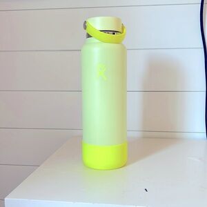 Hydro Flask 40oz Vacuum Insulated Bottle
